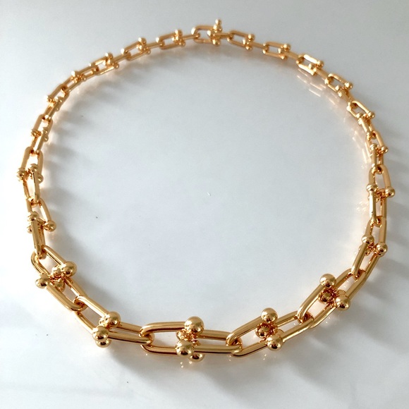 Gold Hardware Graduated Link U Necklace - Picture 12 of 12